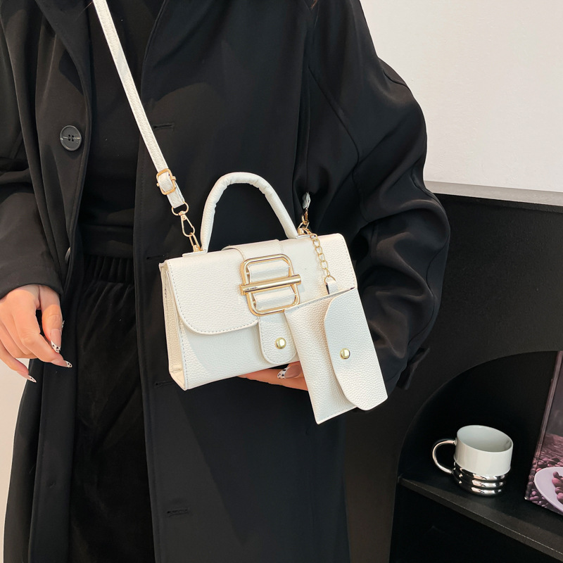 This year's popular Korean-style stylish handbag is a new spring 2025 model with a niche design and versatile Ins small square bag details Picture