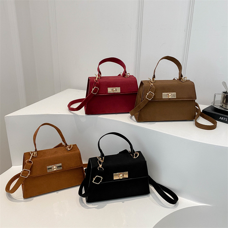Spring 2025 new stylish and simple handbag, commuting lock shoulder bag, retro and trendy Korean-style crossbody small square bag Application Scenario