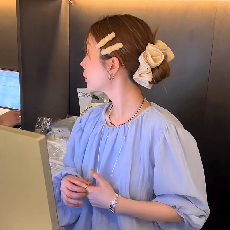 This 2025 new gentle side clip is a fashionable hair accessory for girls, featuring the same European-style organza pleated hair clip from ONI in South Korea Specification drawing
