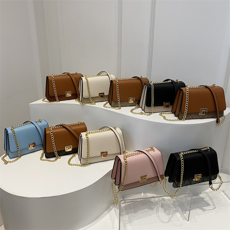 A new style of fashionable lock buckle monogram 2025 casual and simple chain single-shoulder crossbody hand-carry small square bag for women Application Scenario