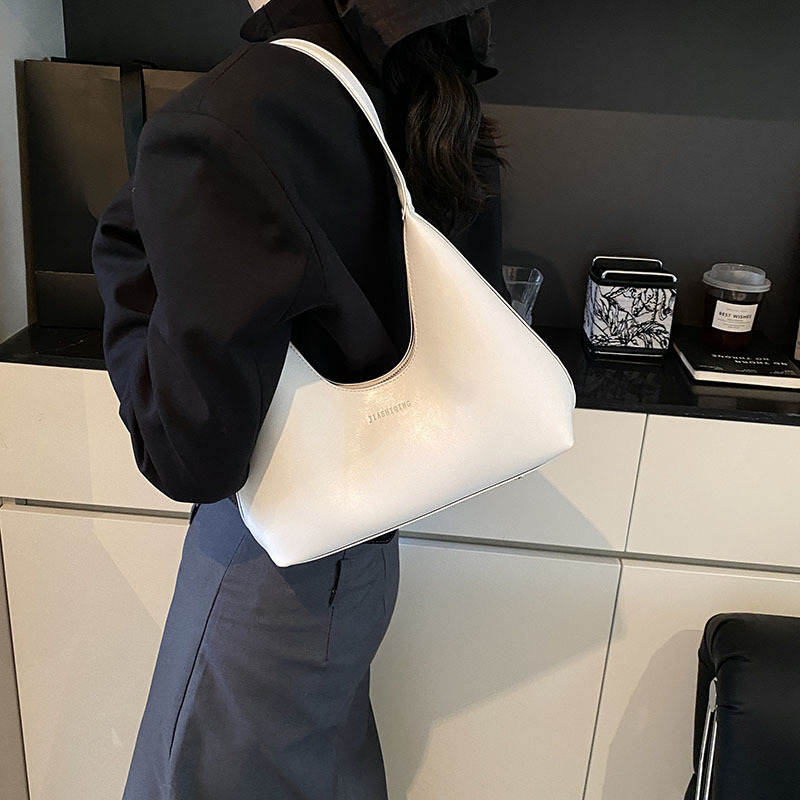 A high-quality and niche handbag for women in spring 2025, a versatile single-shoulder underarm bag and a fashionable hand-held dumpling bag Specification drawing