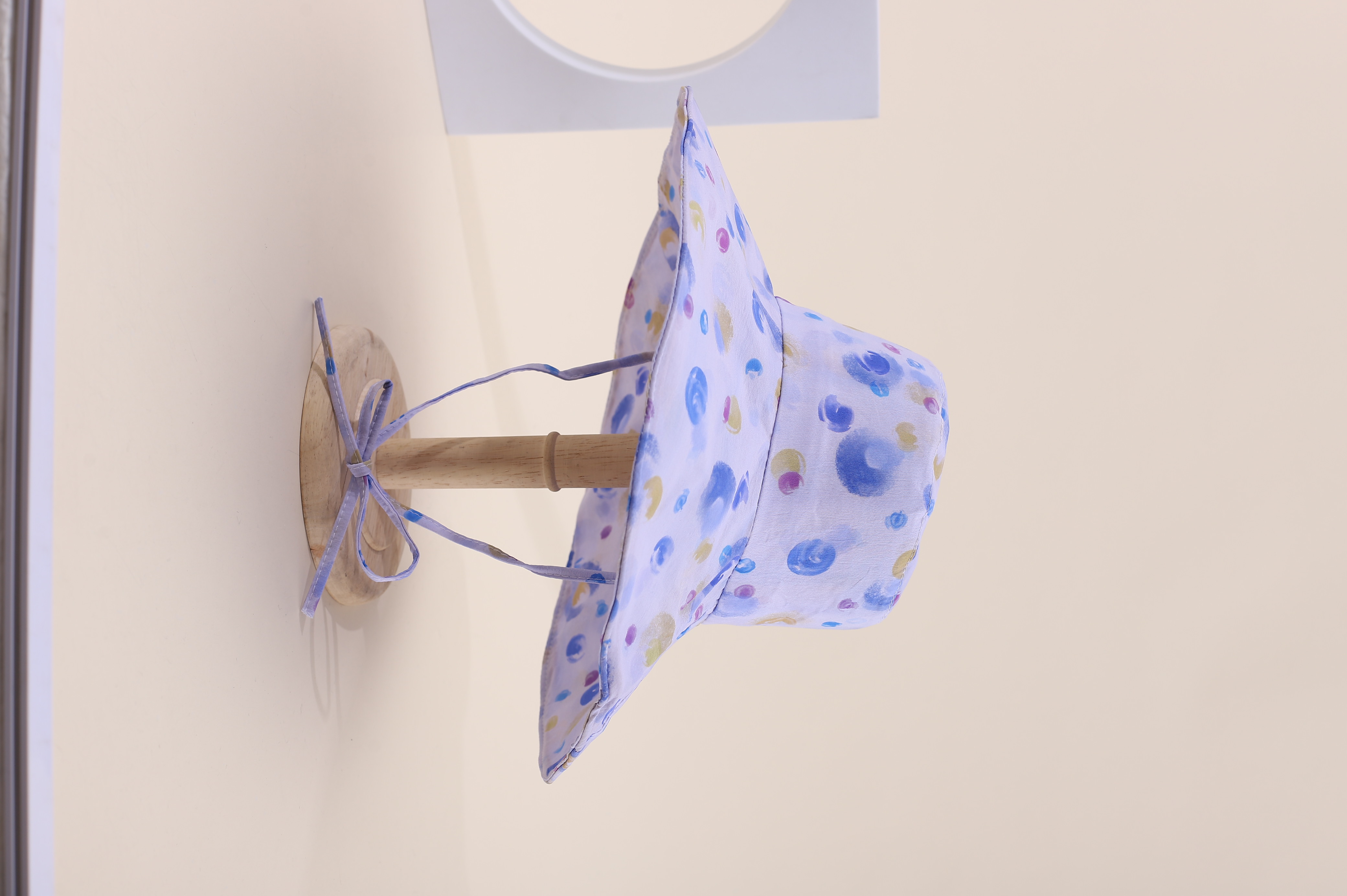 This is a popular Korean-style irregular printed polka dot hat with a cute brim. It's fashionable, classic and versatile, making you look good on your face. It's perfect for outdoor travel, sun protection and a huge photo spot by the seaside. It's a perfect adult hat for women Item Picture