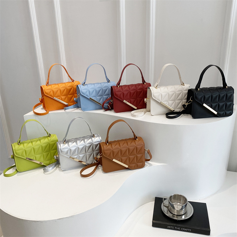 The Fashion commuting bag 2025, a single-shoulder crossbody bag with a high-quality feel, is a popular hand-held small square bag this year. It's a simple and versatile bag for women Application Scenario