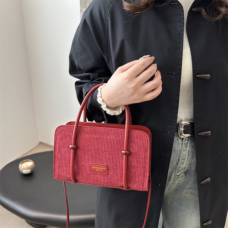 A new cross-border high-end textured corduroy women's bag for 2024 winter, a fashionable and versatile handbag for women details Picture