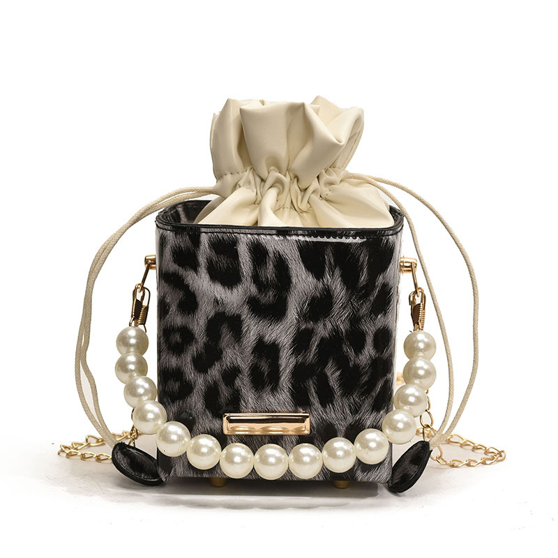 This year, a versatile, Instagram-styled, high-end single-shoulder crossbody bag for women's spring work is in vogue Item Picture