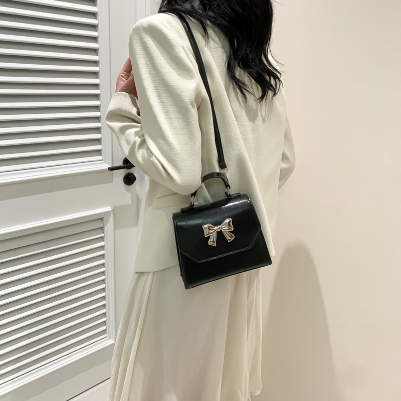 Spring 2025 new solid-color ins single-shoulder crossbody bag, stylish and gentle backpack, bow fashionable handbag Specification drawing