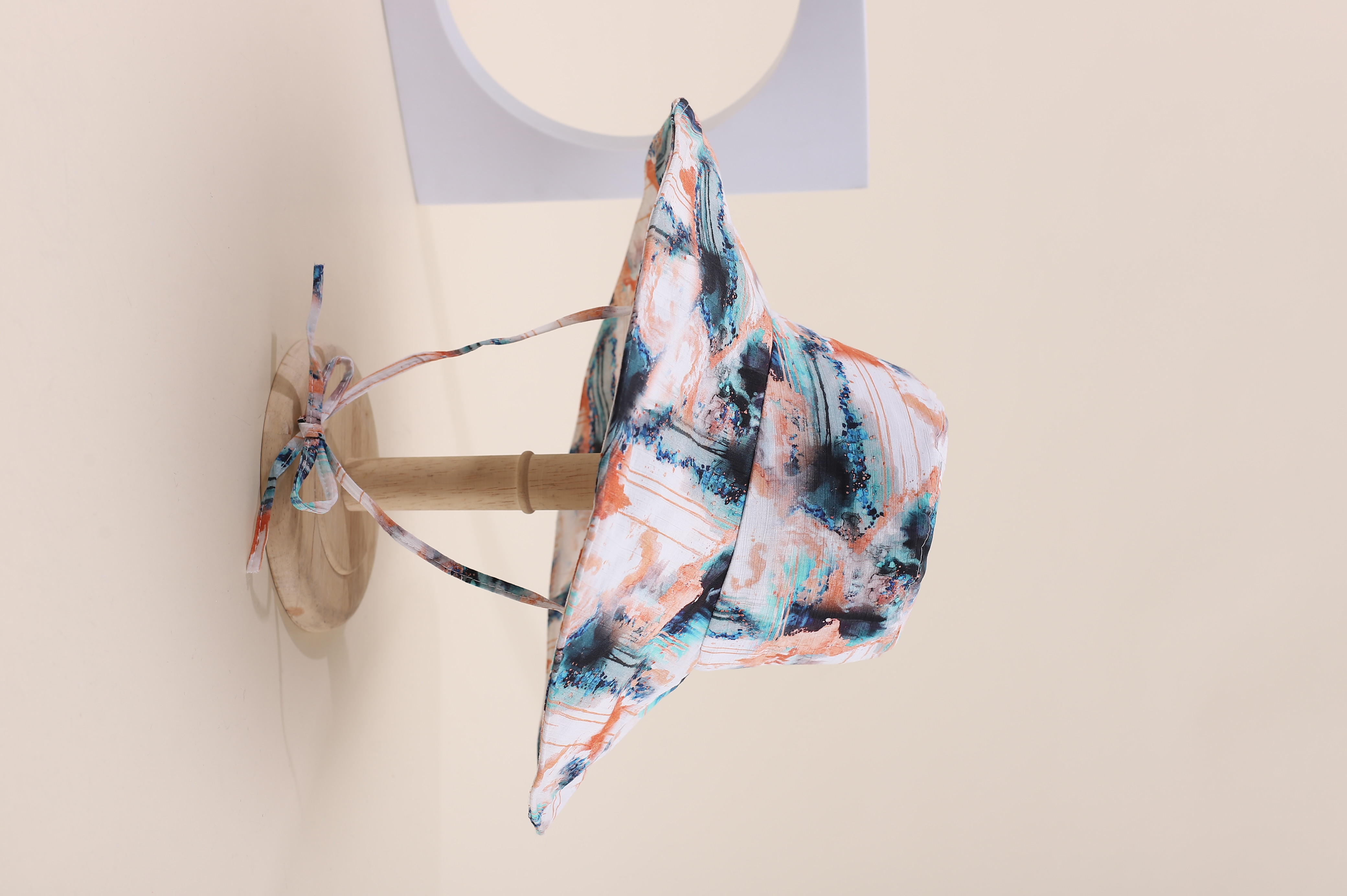 This spring and summer hit Korean-style irregular graffiti tie-dye printed large cap brim is fashionable, classic and versatile. It can make your face look good. It's suitable for small outdoor trips, sun protection, and taking photos by the seaside. This adult cap for women comes with a windproof rope details Picture