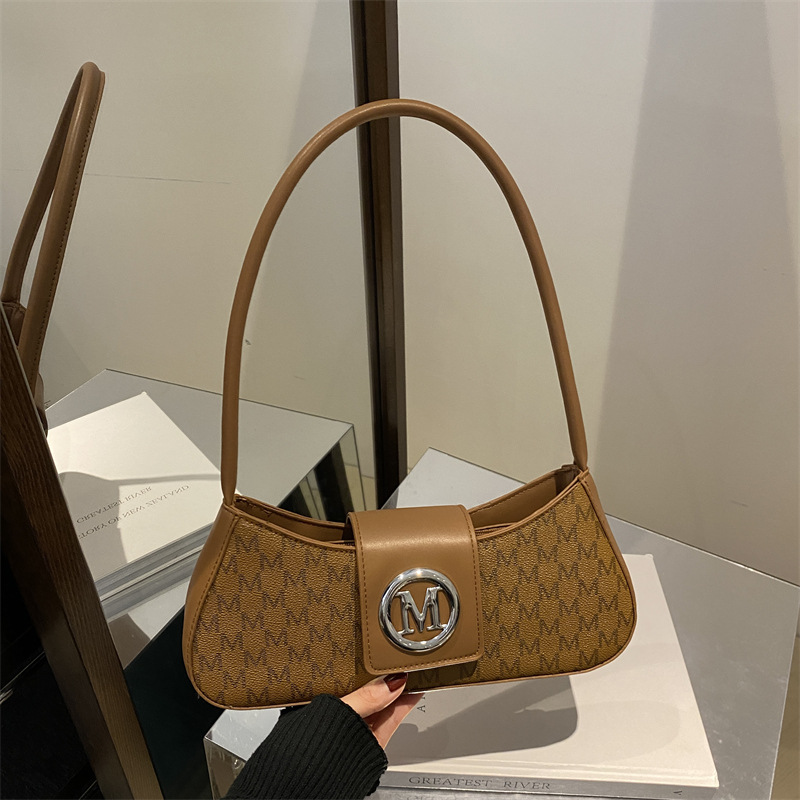 A new 2025 stylish and artistic underarm bag for women, a unique and simple square bag with letter prints and a high-quality single-shoulder bag full figure