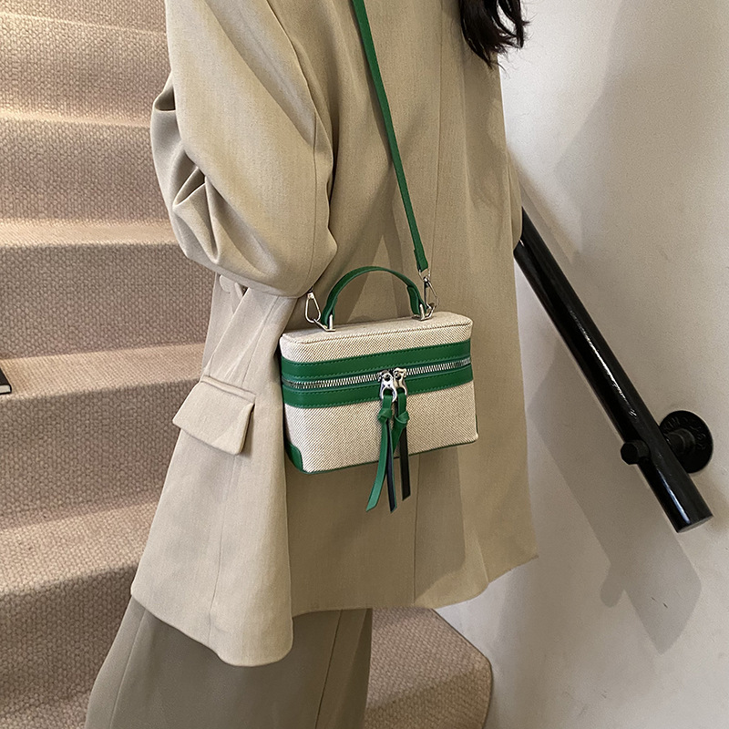 Color-blocking and patchwork box bag for women, new Spring 2025 trendy and fashionable single-shoulder bag, Korean-style quality crossbody bag details Picture