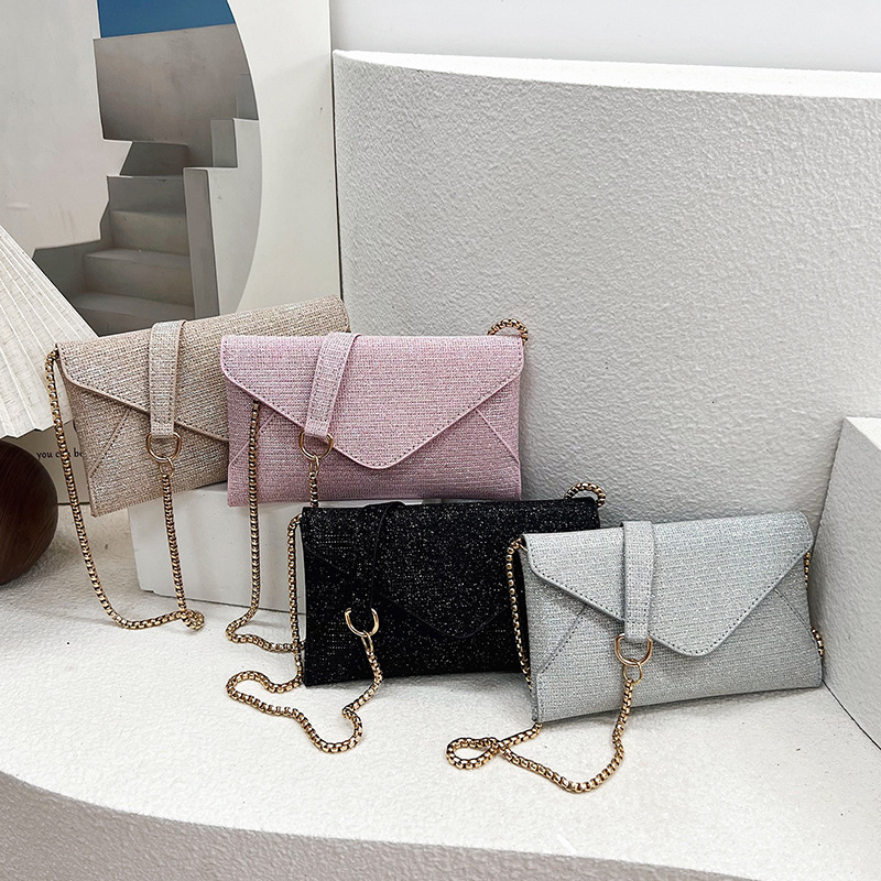 Cross-border women's bag, fashionable mobile phone, single-shoulder small square bag, mini chain envelope crossbody bag Application Scenario