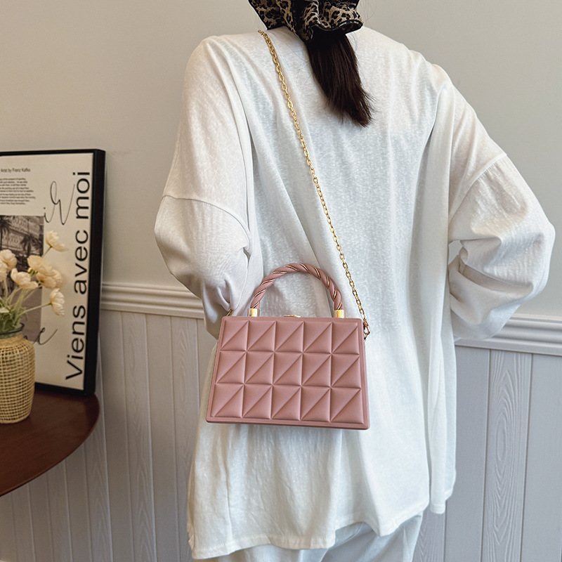 Cross-border women's bag, European and American solid color retro embossed box bag, women's high-end feel, single-shoulder hand-carry chain small square bag for women Specification drawing