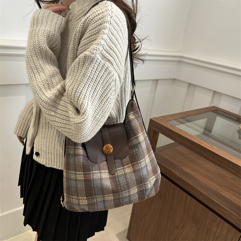 Woolen checkered backpack for women's spring 2025 New style, trendy school-style tote bag, casual large-capacity crossbody bag Specification drawing
