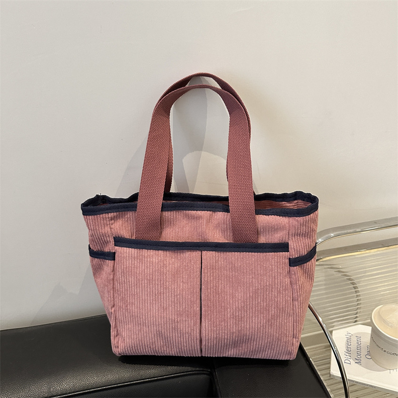 A niche design Japanese-style zipper commuter thickened canvas tote bag, a casual and artistic student simple single-shoulder handbag full figure