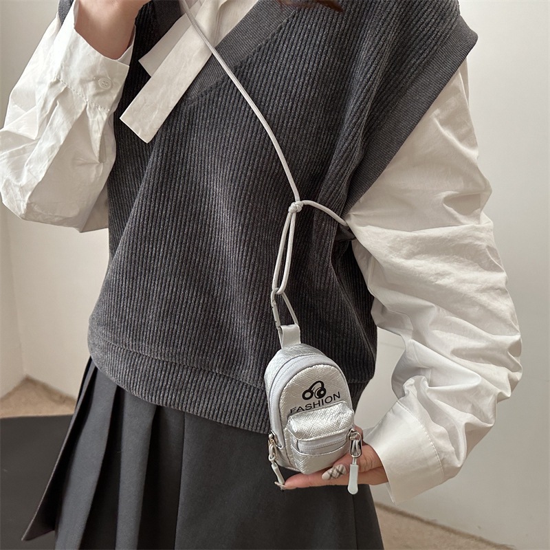 Fashion women's bag 2024 New style, personalized and creative mini headphone bag, hanging accessory bag, trendy women's crossbody bag for export Specification drawing