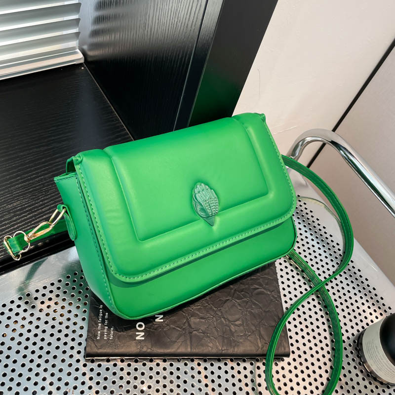 The 2025 new Korean style simple and fashionable women's bag, single-shoulder crossbody bag, solid color, elegant and trendy, small square bag for women, trendy full figure