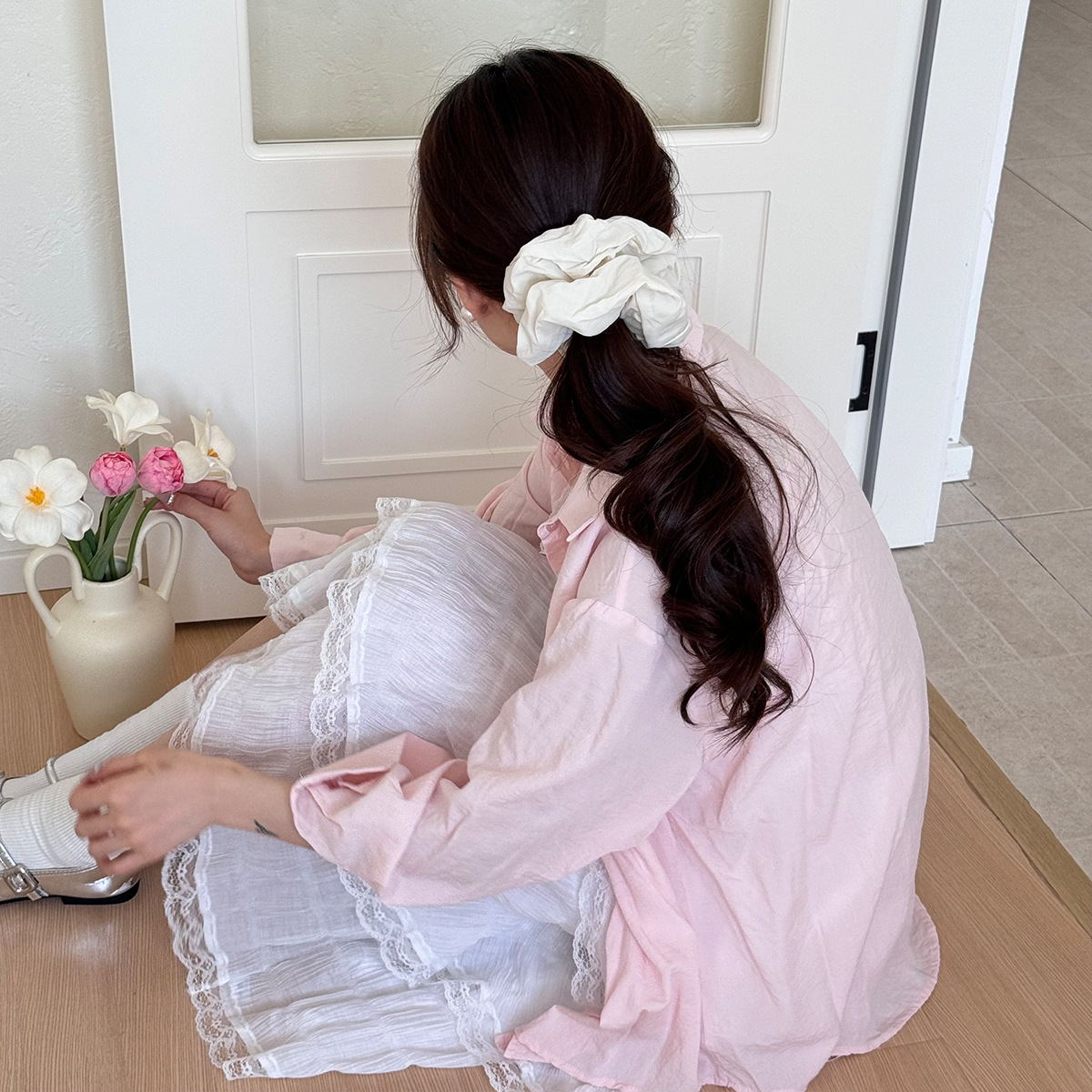 High-end fabric solid color simple large intestine hair band, low ponytail hair tie on the female side, hair tie, hair tie, bun hair band Application Scenario