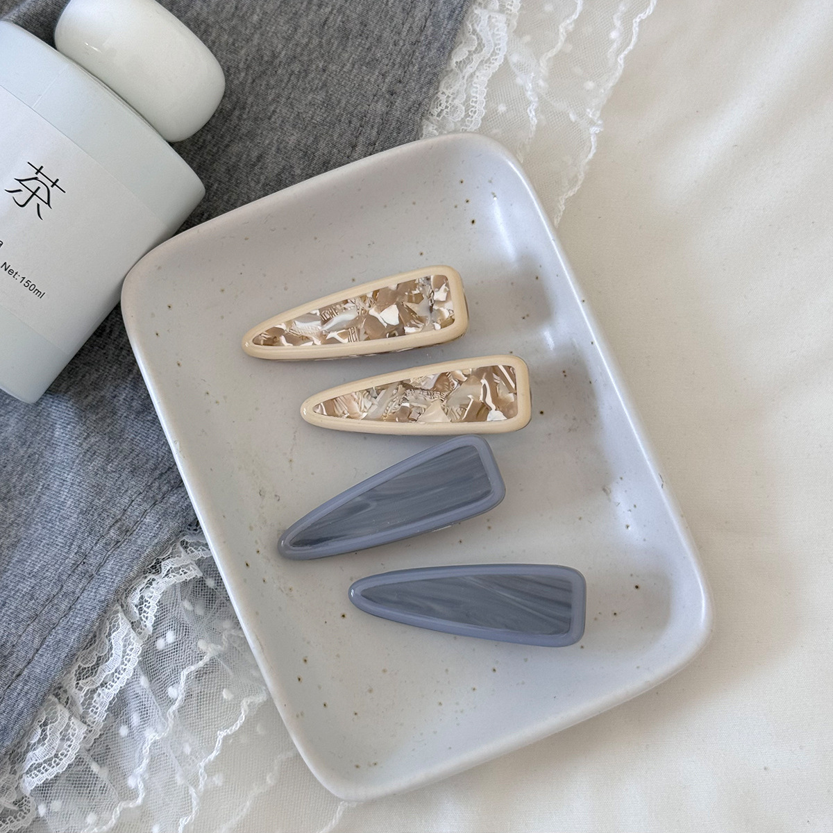 Heavy Industry full-diamond triangular hair clip, women's forehead bangs clip, new side hair clip, high-end and exquisite side clip headwear Application Scenario