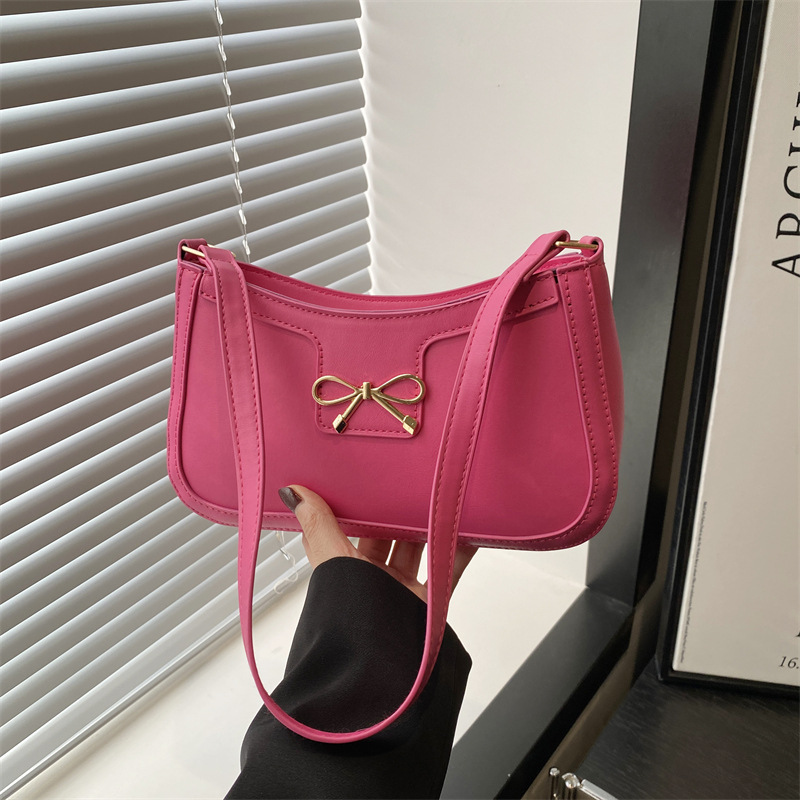 High-end texture, versatile underarm small bag, women's bag 2025 new style, fashionable hand-held shoulder bag, stylish baguette bag full figure