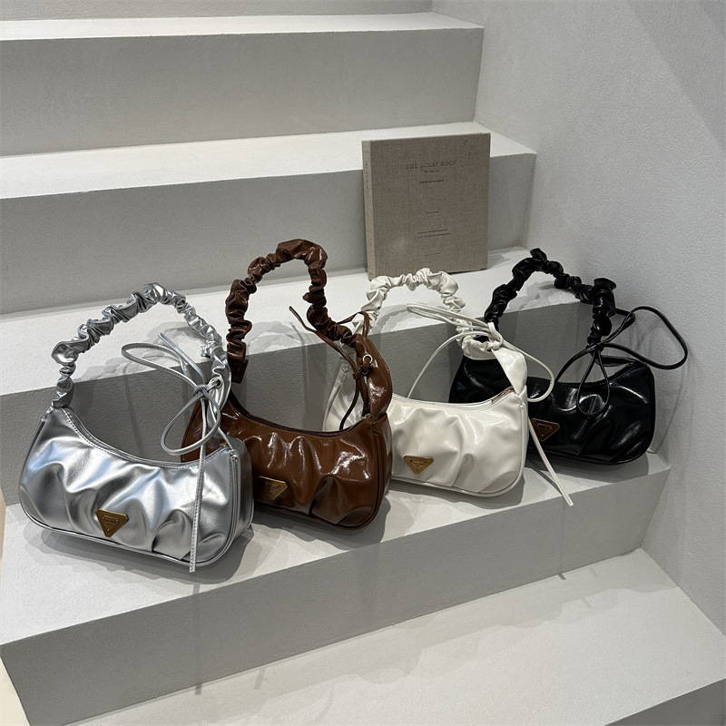 Spring 2025 new high-end retro single-shoulder bag, underarm bag, versatile pleated dumpling bag, elegant women's bag Application Scenario