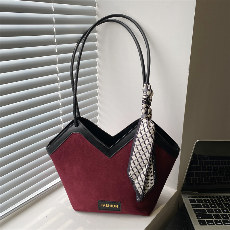 Cross-border winter commuting bag for women 2024 New High-end large-capacity tote bag, fashionable single-shoulder bag full figure