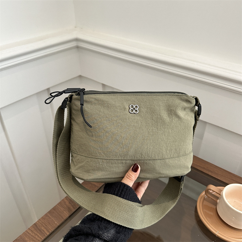 Cross-border casual sporty style bag, versatile and fashionable single-shoulder bag, knitted wide shoulder strap, trendy crossbody bag full figure