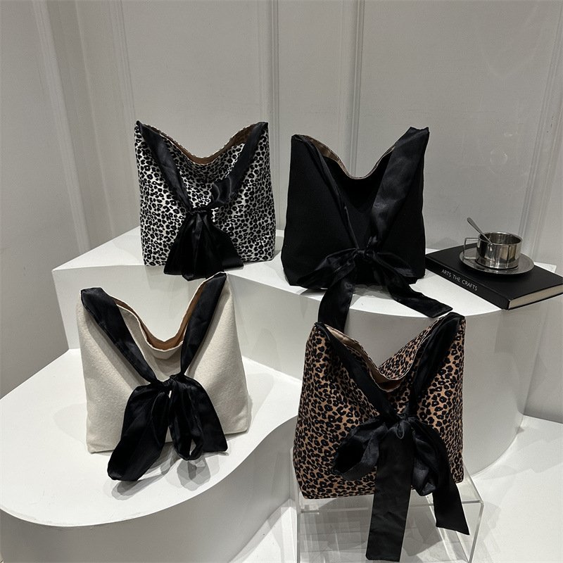 2025 New style simple, fashionable and individual design leopard print stylish large-capacity silk scarf shoulder strap underarm tote bag for women Application Scenario