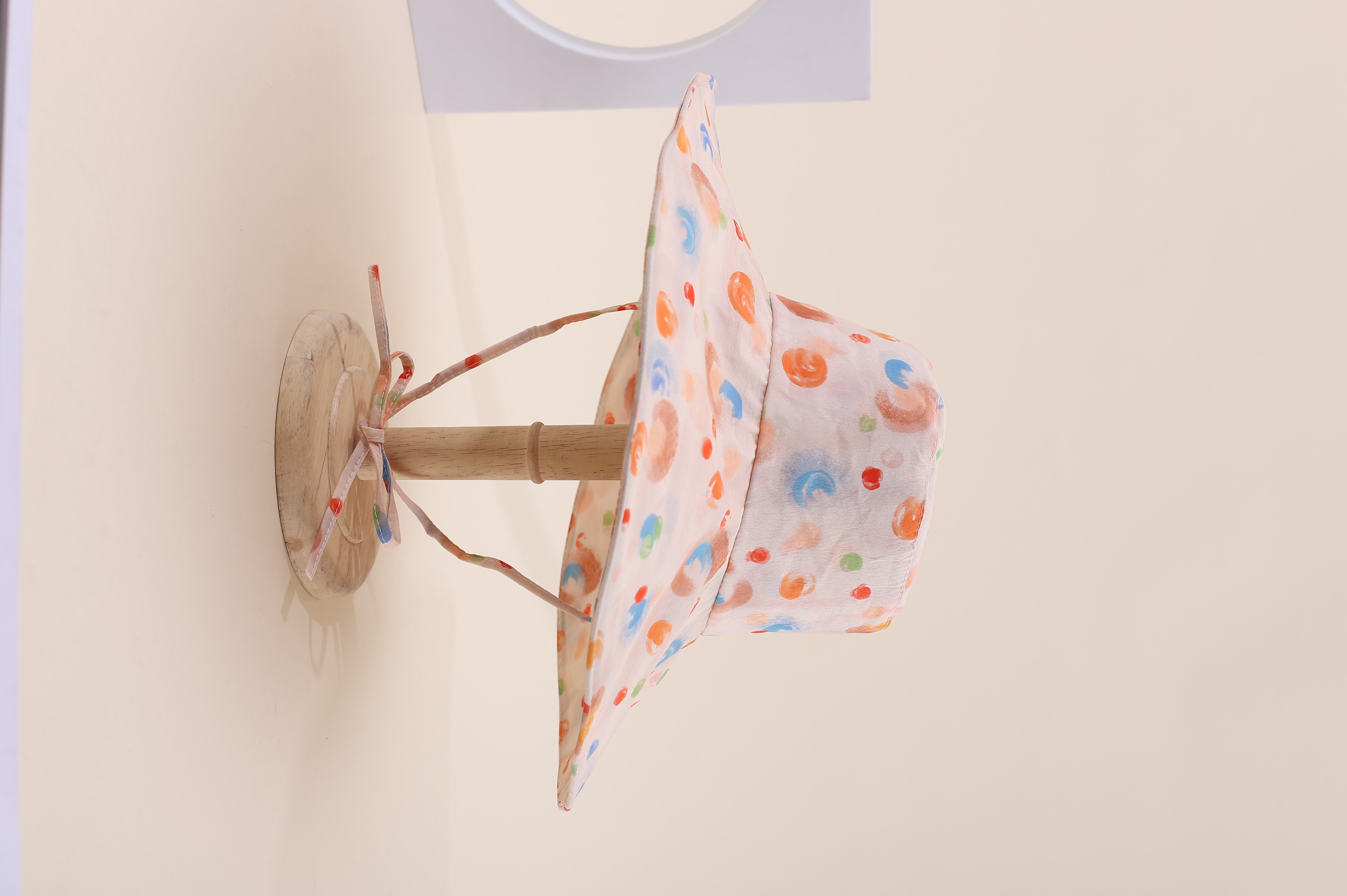 This is a popular Korean-style irregular printed polka dot hat with a cute brim. It's fashionable, classic and versatile, making you look good on your face. It's perfect for outdoor travel, sun protection and a huge photo spot by the seaside. It's a perfect adult hat for women Specification drawing