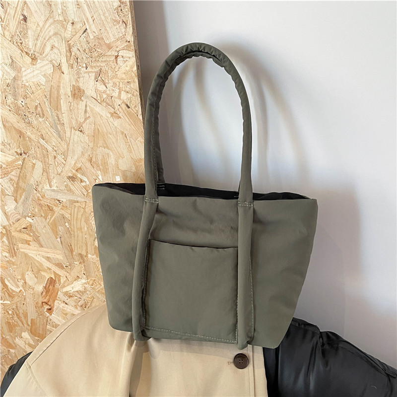 Spring women's single-shoulder bag, large-capacity nylon, niche design commuter bag, versatile and fashionable single-shoulder tote bag full figure