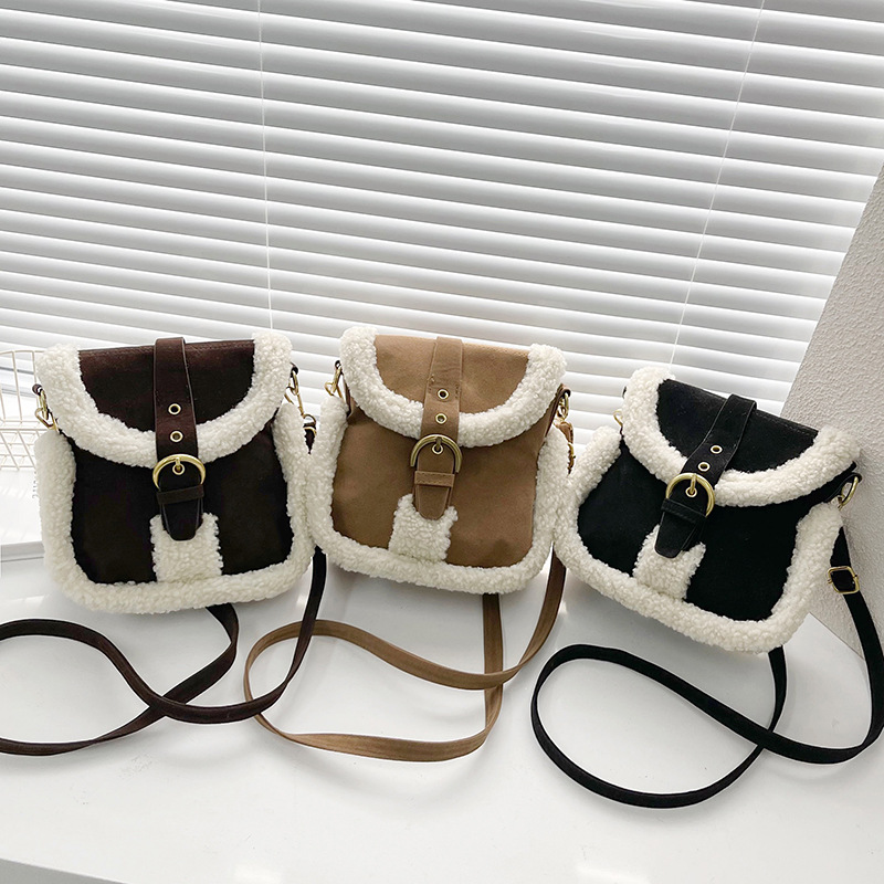 Korean retro-style small bag 2025 new style popular suede furry crossbody bag, lambskin furry bag for women Application Scenario