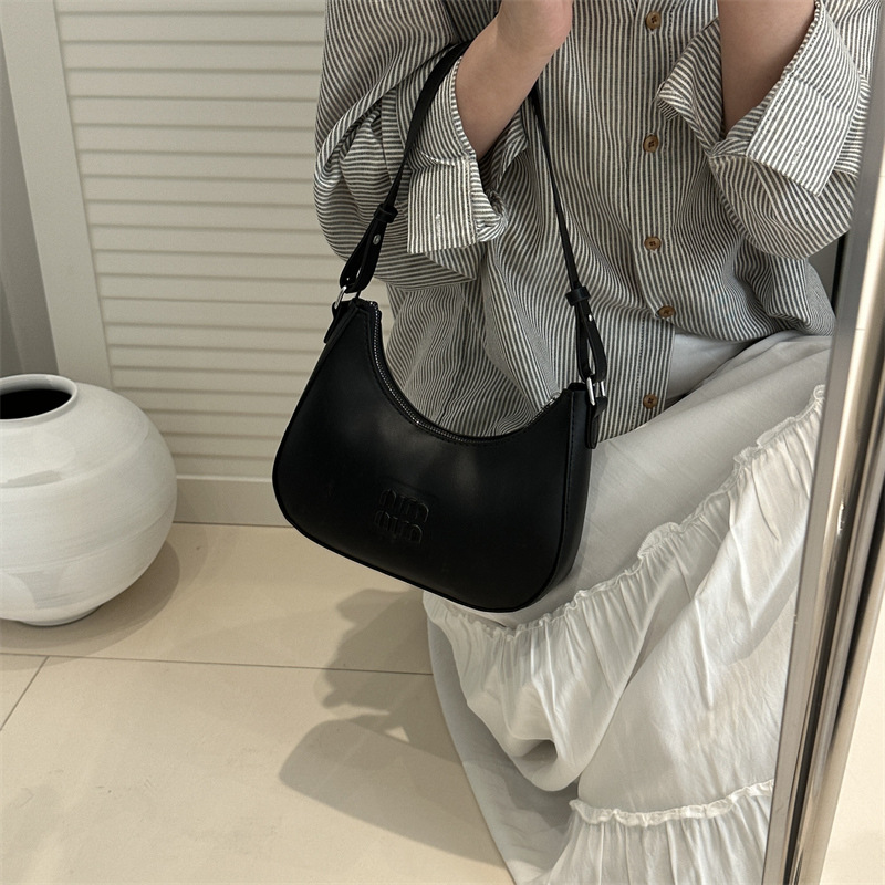 High-quality underarm small bag for women, new Spring 2025, fashionable and versatile single-shoulder bag, niche design baguette handbag Specification drawing
