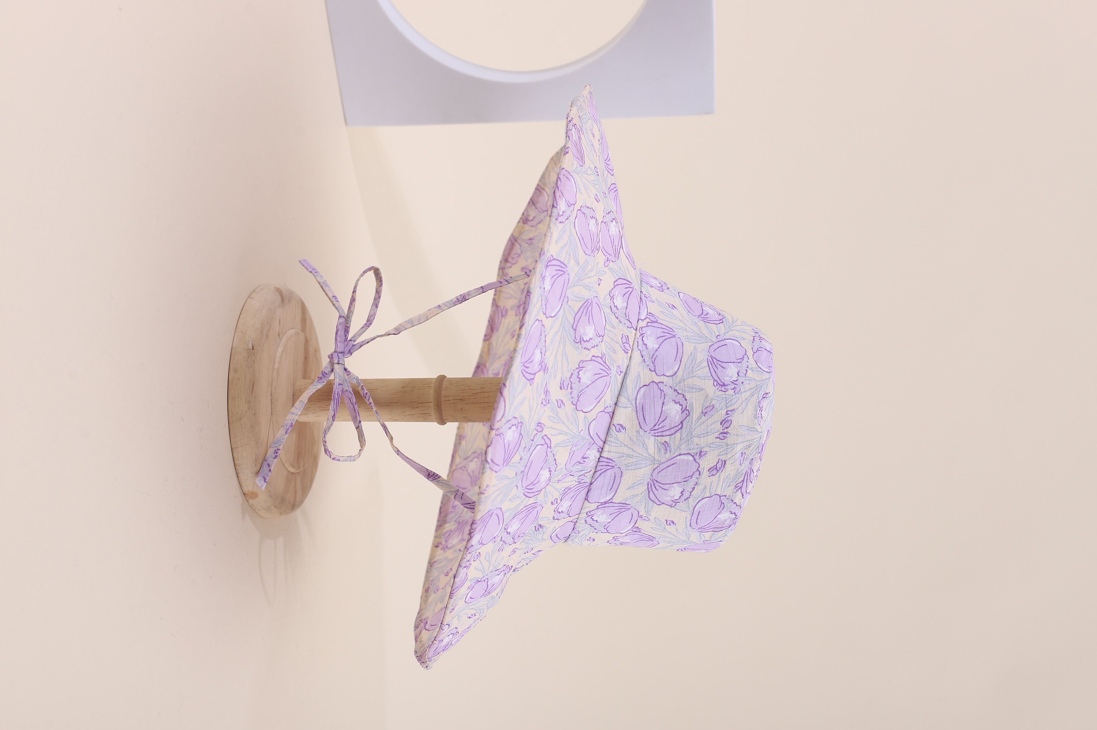 This is a must-have Korean-style cap with irregular printed patterns for spring and summer. It is fashionable, classic, versatile, and can make your face look good. It is suitable for small outdoor trips, sun protection, and taking photos by the seaside. It is also a perfect choice for women and adults details Picture