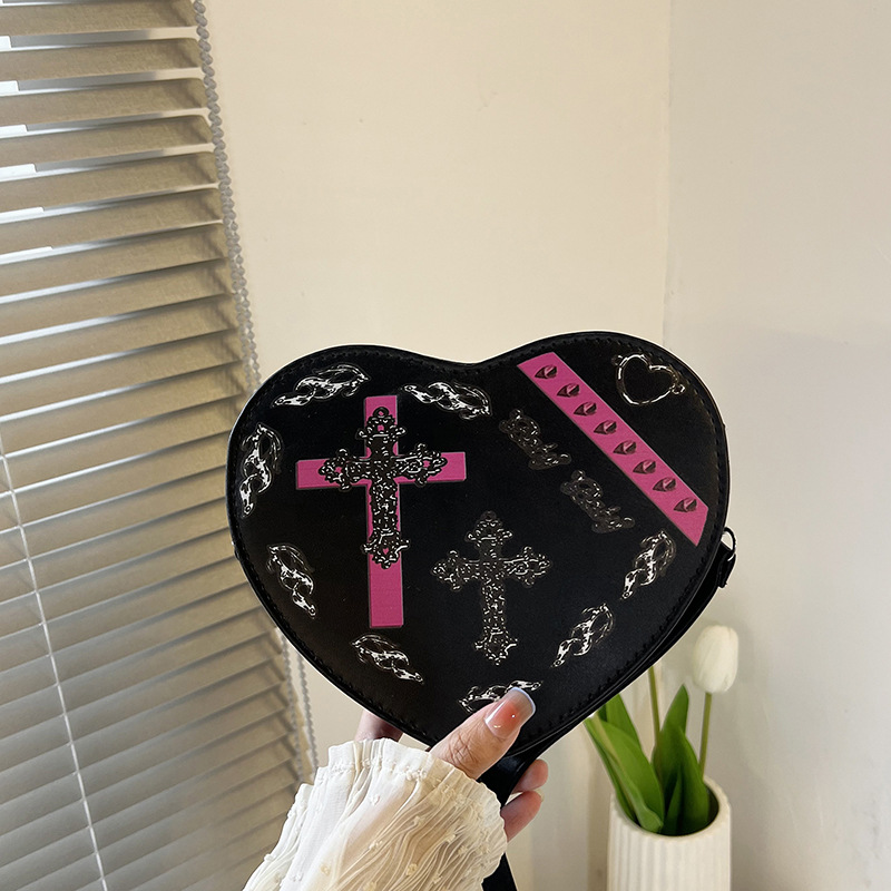 A trendy and versatile casual bag for women in 2025, a simple and stylish crossbody bag with a heart shape full figure