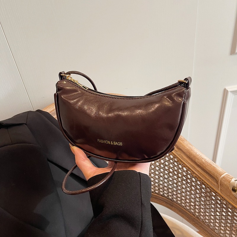A niche design sense bag for women, a new spring/Summer 2025 versatile large-capacity single-shoulder crossbody bag for women to make dumplings full figure