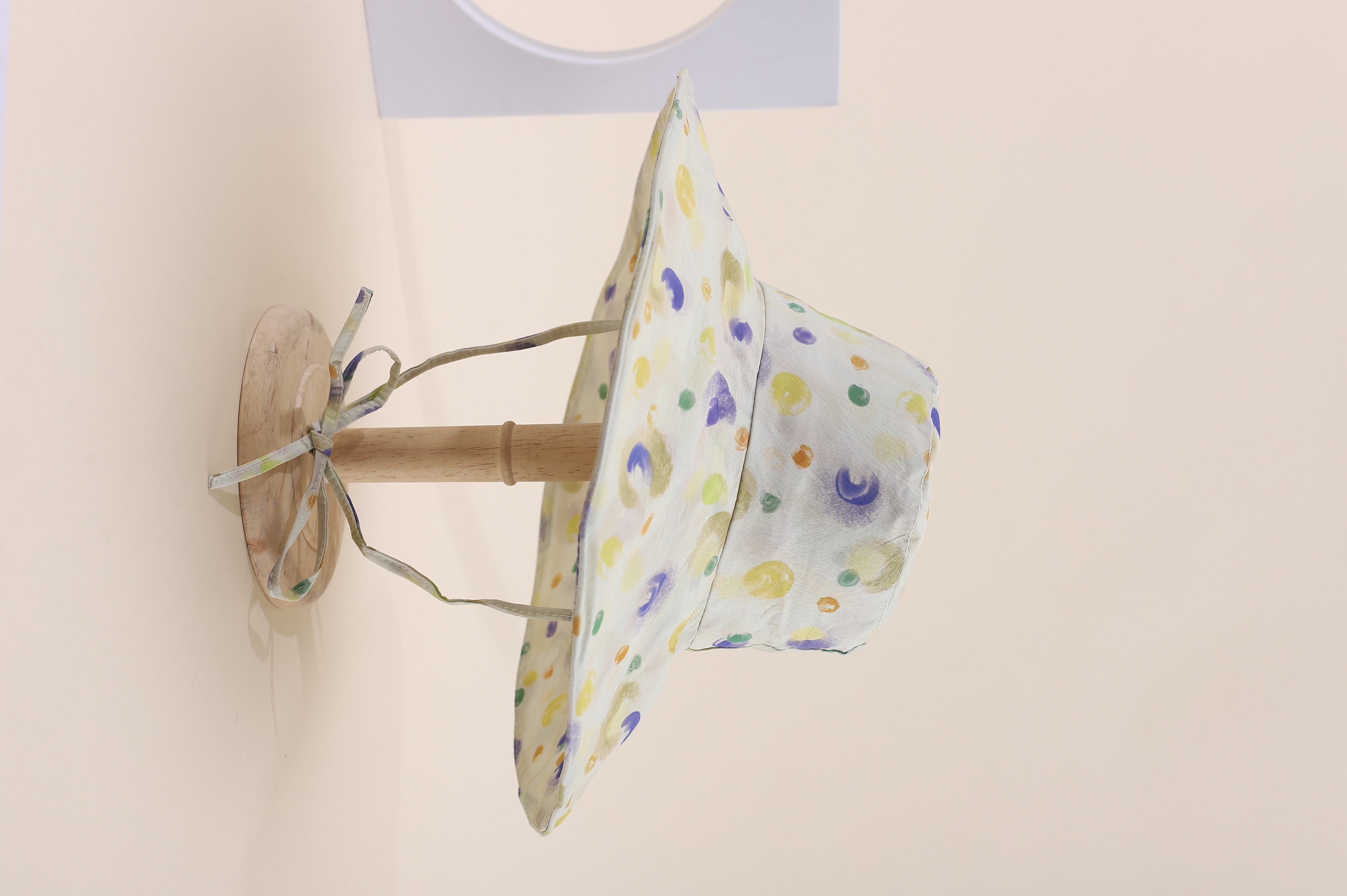 This is a popular Korean-style irregular printed polka dot hat with a cute brim. It's fashionable, classic and versatile, making you look good on your face. It's perfect for outdoor travel, sun protection and a huge photo spot by the seaside. It's a perfect adult hat for women details Picture