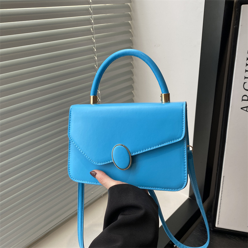 This year's popular handbags: The new 2024 winter collection features fashionable single-shoulder bags, solid-colored crossbody bags, and simple small square bags full figure