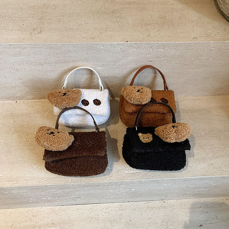 This is a new spring 2025 versatile single-shoulder crossbody bag with a soft and fluffy texture for women Application Scenario