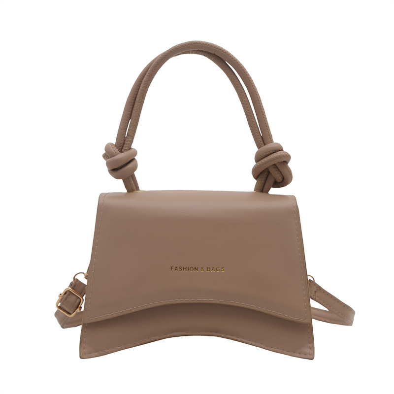 This year's popular handbag is the 2025 new stylish and versatile crossbody bag for women, an Instagram-worthy and high-quality single-shoulder handbag Item Picture