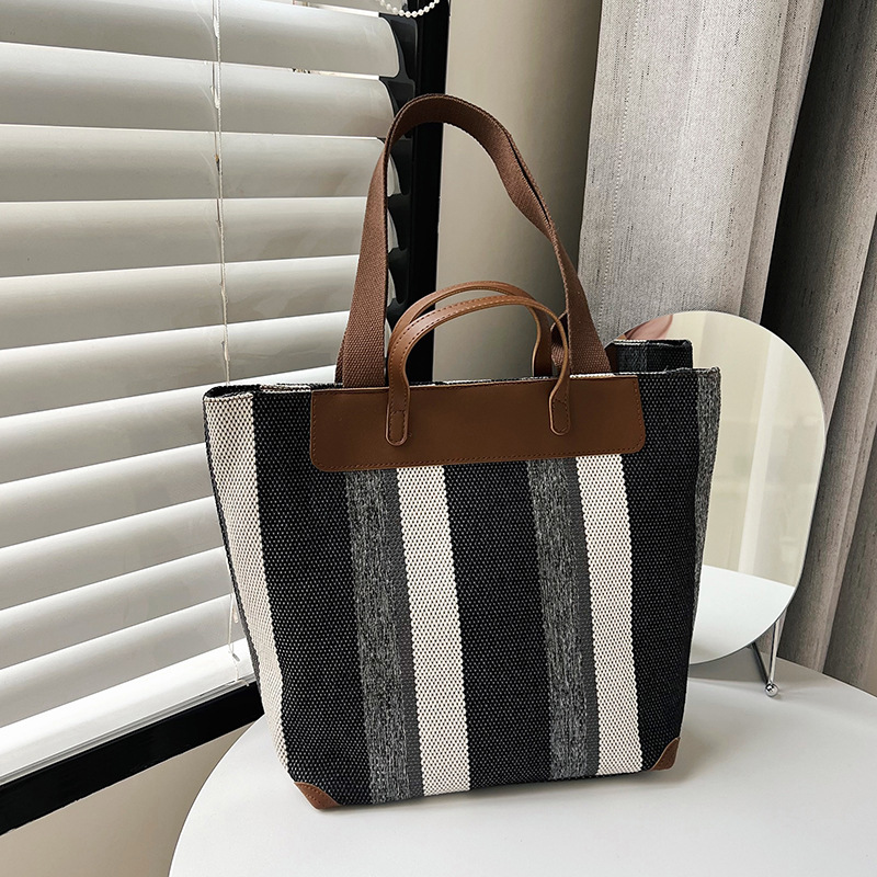 High-end large-capacity commuter bag for women 2025 new style fashionable student class canvas hand-held shoulder tote bag full figure