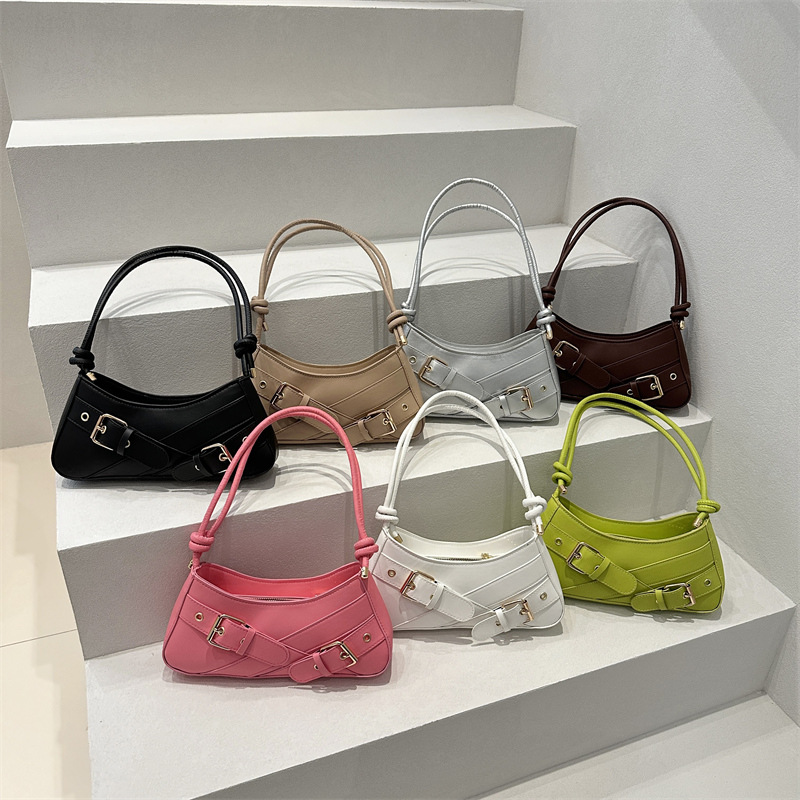 New retro women's bag, belt accessory, fashionable hot girl style motorcycle bag, 2025 popular single-shoulder armpit bag Application Scenario