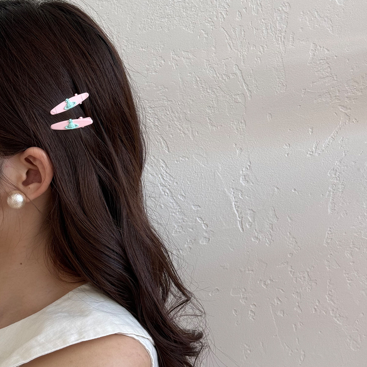Summer Korean sweet and versatile planet hair clips, colorful vacation style side bangs clips, personalized and exquisite mini hair accessories Application Scenario