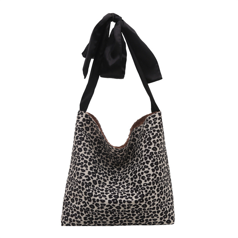 2025 New style simple, fashionable and individual design leopard print stylish large-capacity silk scarf shoulder strap underarm tote bag for women Item Picture