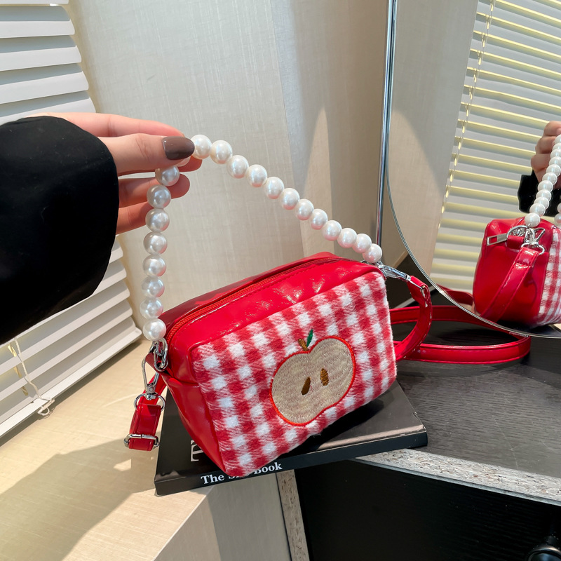 Spring 2025 new camera shoulder bag with contrasting color check pattern, small square bag, fashionable, simple and stylish crossbody bag for women full figure