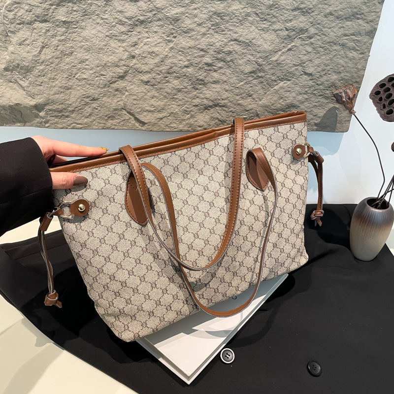 Retro Tote bag, Spring 2025 new style women's bag, large capacity Mommy bag, printed shoulder bag, women's handbag full figure