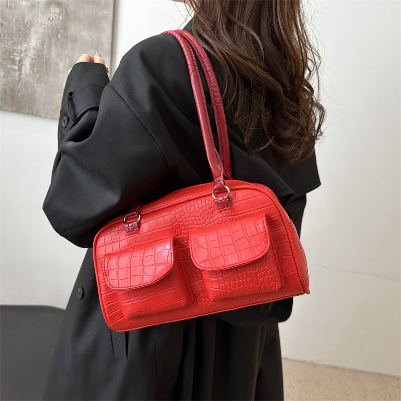 A new large-capacity, retro and simple commuting tote bag and fashionable pillow bag for women in spring 2025, a niche underarm bag Specification drawing