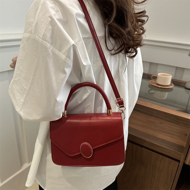 This year's popular handbags: The new 2024 winter collection features fashionable single-shoulder bags, solid-colored crossbody bags, and simple small square bags Specification drawing