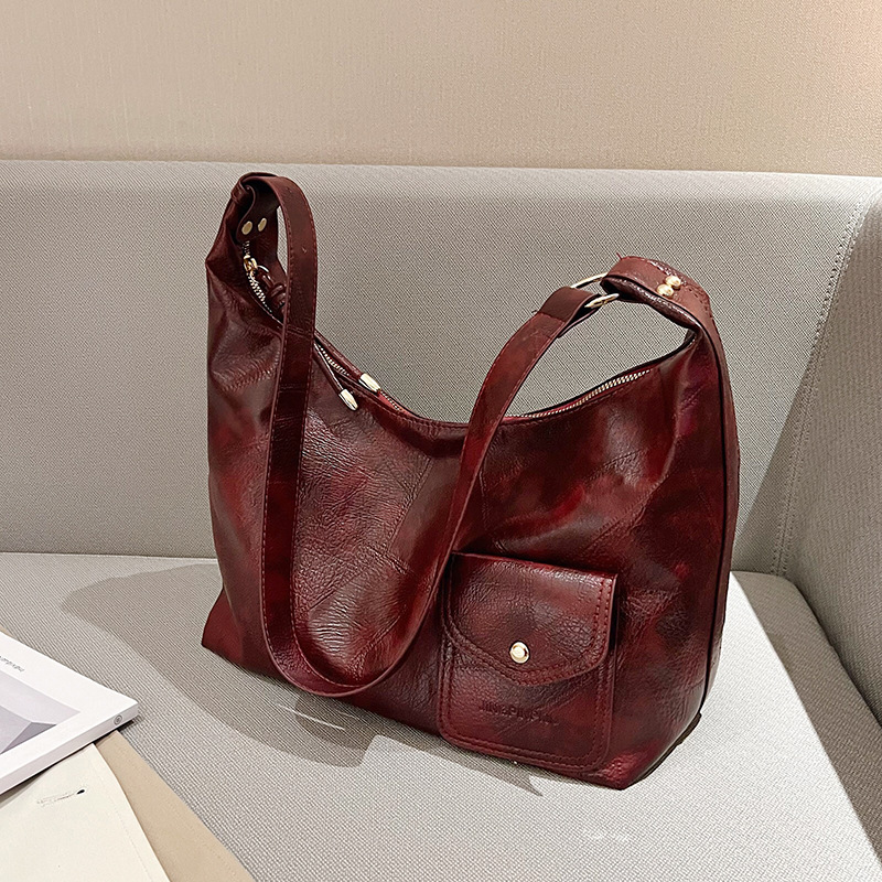 Large-capacity retro bag for women, Spring 2025 new style, versatile, stylish, niche and trendy texture oil leather single-shoulder crossbody bag full figure