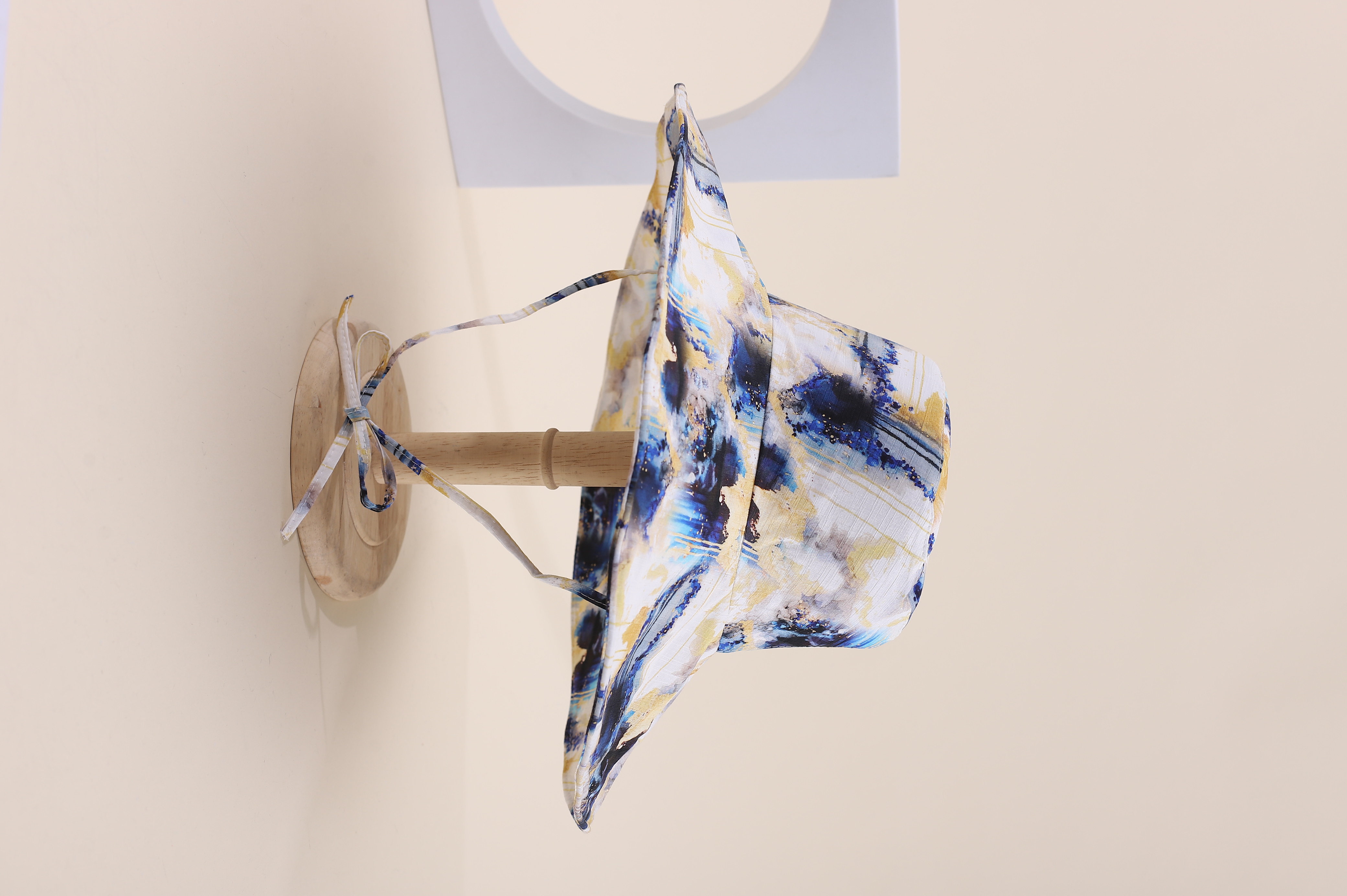 This spring and summer hit Korean-style irregular graffiti tie-dye printed large cap brim is fashionable, classic and versatile. It can make your face look good. It's suitable for small outdoor trips, sun protection, and taking photos by the seaside. This adult cap for women comes with a windproof rope Specification drawing