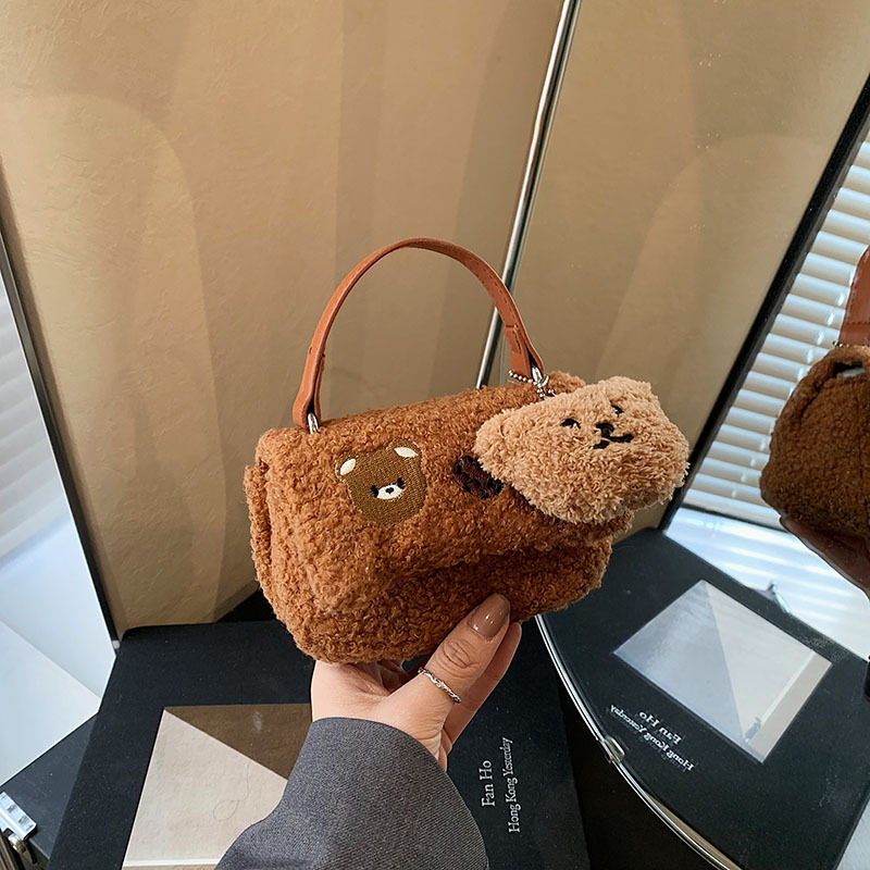 This is a new spring 2025 versatile single-shoulder crossbody bag with a soft and fluffy texture for women full figure