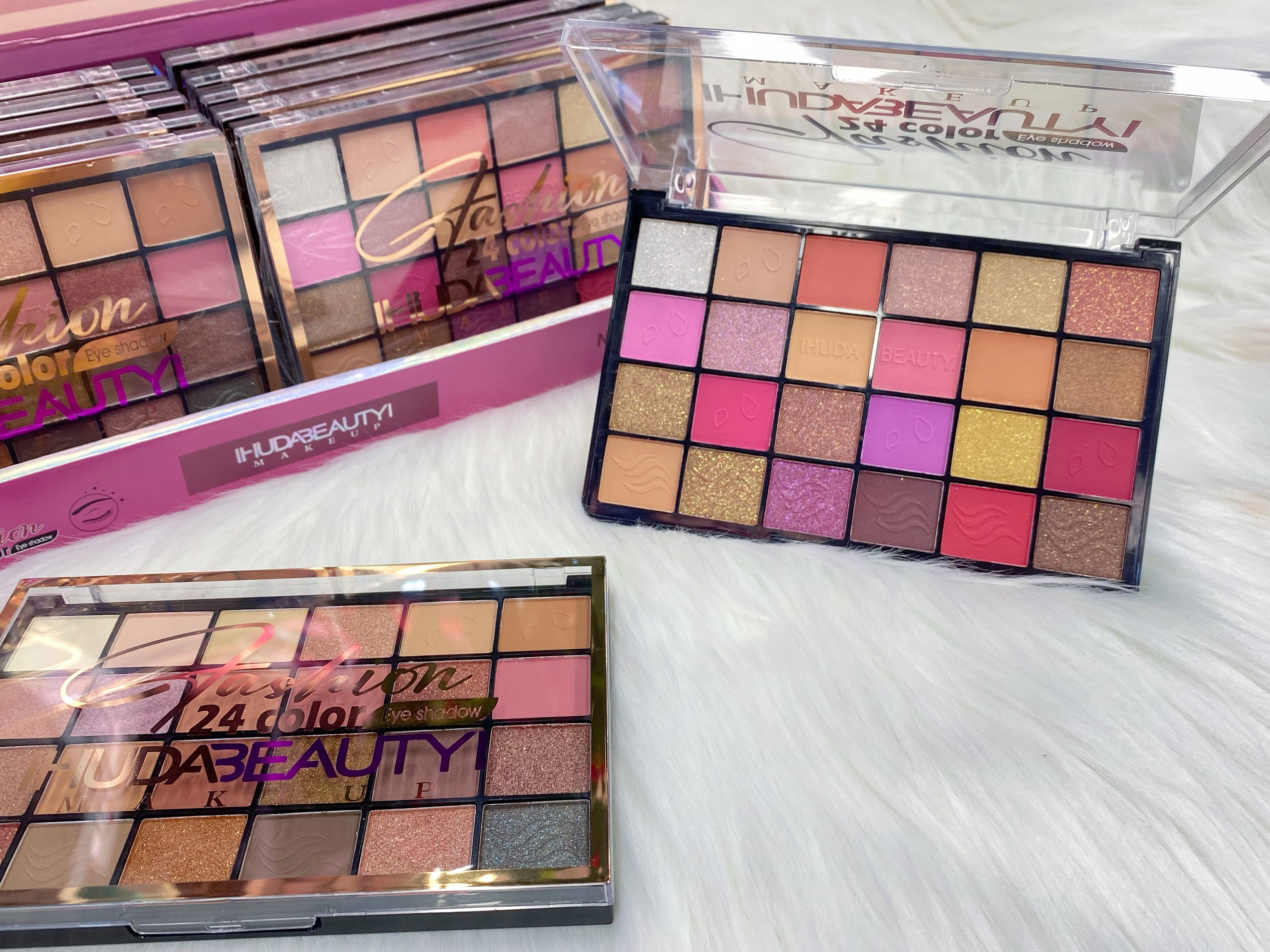 Cross-border eyeshadow IHUDABEAUTYI 24-color eyeshadow powder box, fine powder quality, professional makeup export full figure