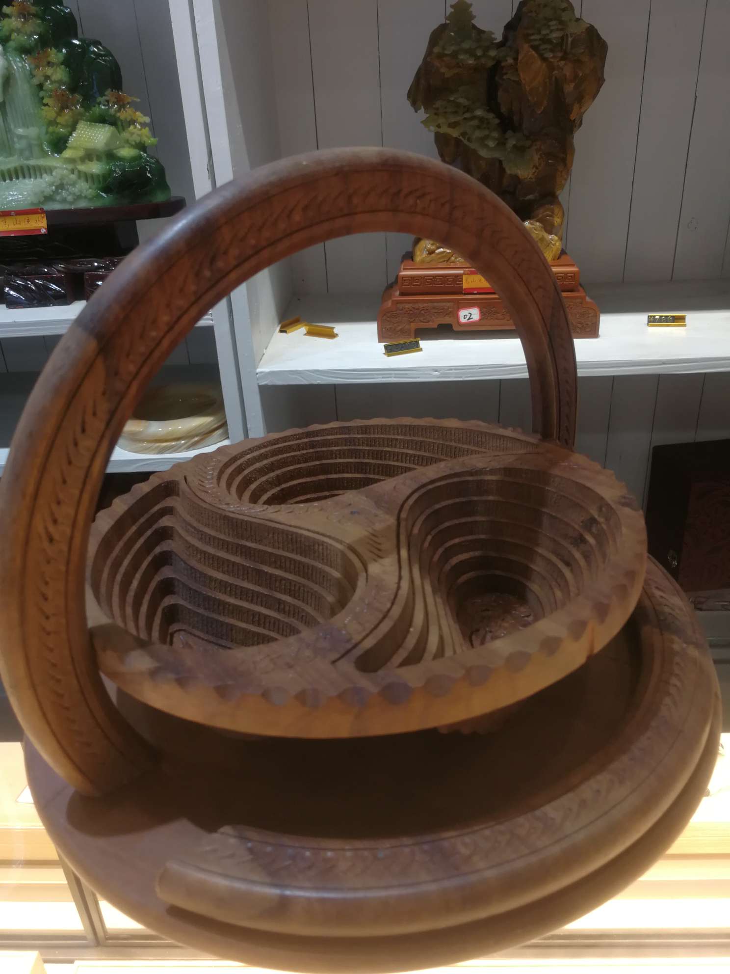 A Pakistani rosewood fruit basket is a great gift for friends and best friends Item Picture